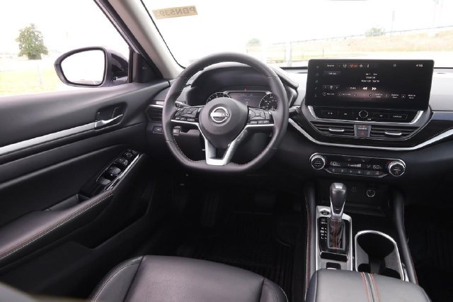 Certified 2025 Nissan Altima 2.5 SR w/ SR Premium Package AWD/4WD image 24