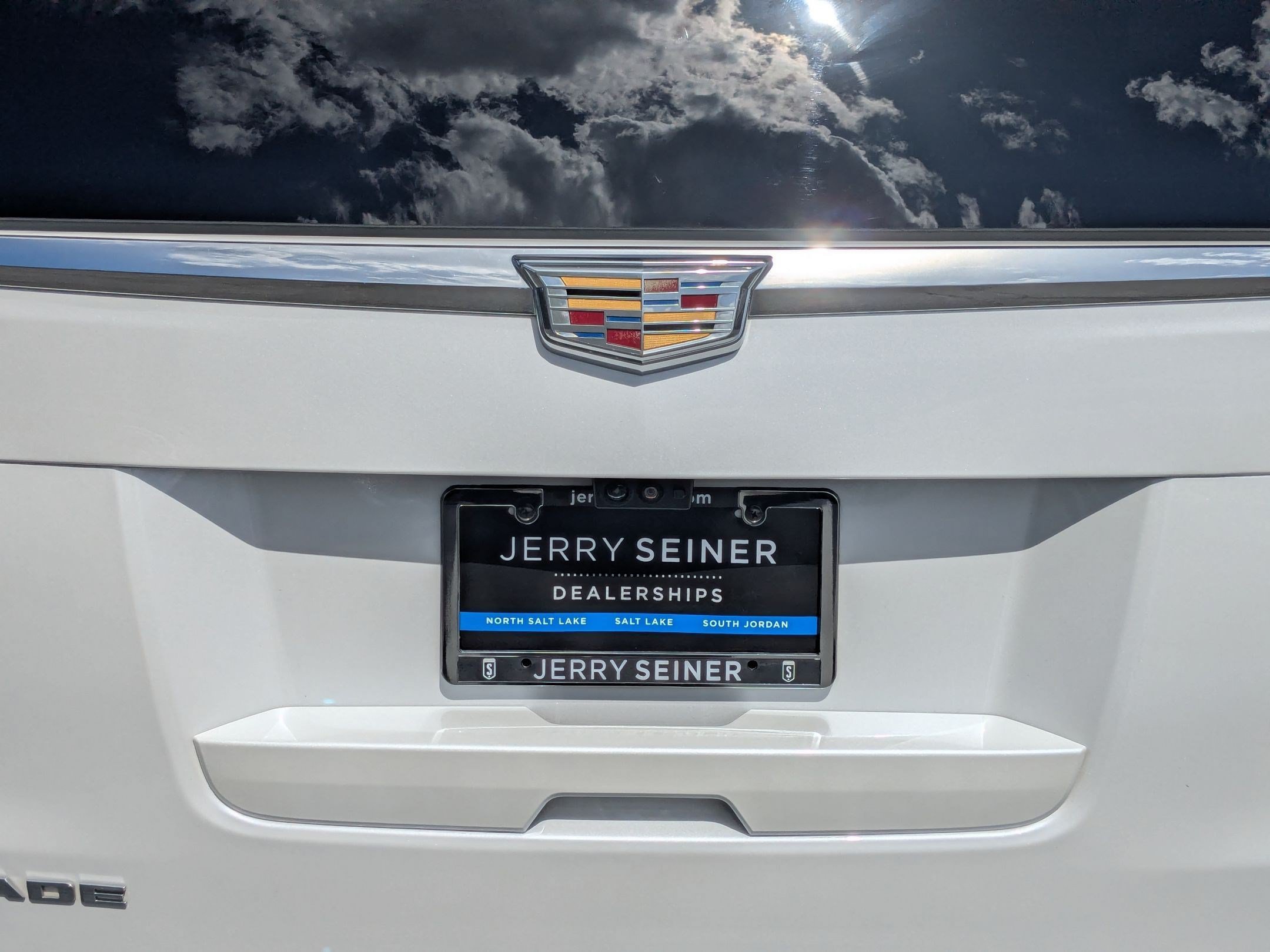 Certified 2020 Cadillac Escalade Premium Luxury AWD/4WD image 14