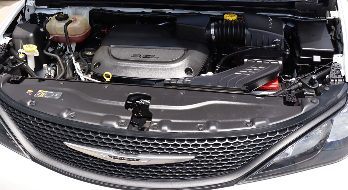 Used 2023 Chrysler Voyager LX FWD image 60