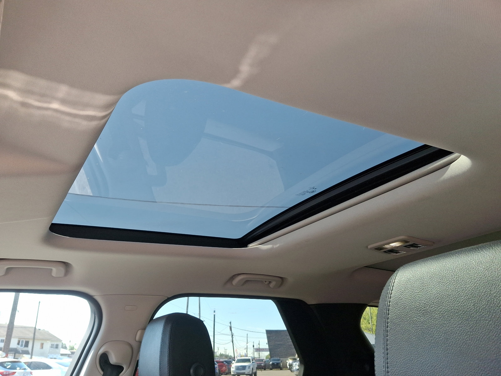 Used 2017 Land Rover Discovery HSE image 15