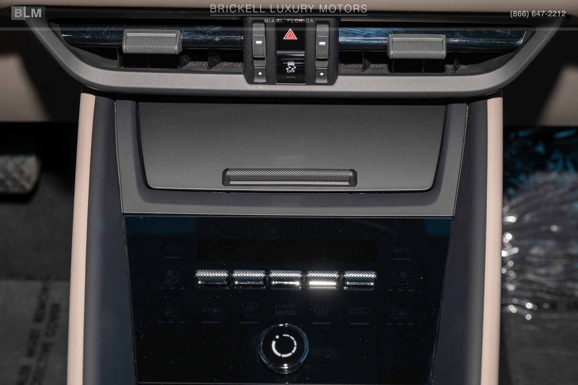 Used 2025 Porsche Macan 4 Electric image 27