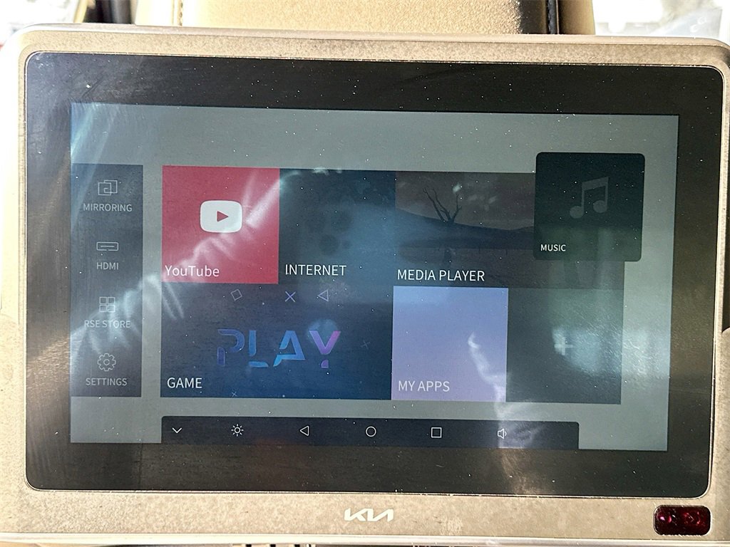 Used 2022 Kia Carnival EX image 25