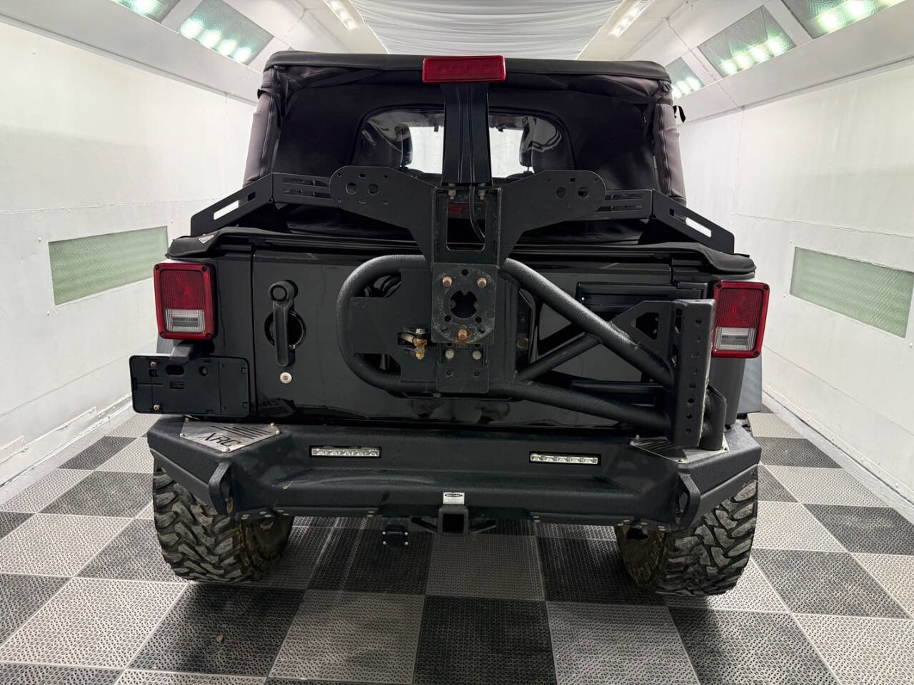 Used 2016 Jeep Wrangler Unlimited Rubicon w/ Max Tow Package image 5