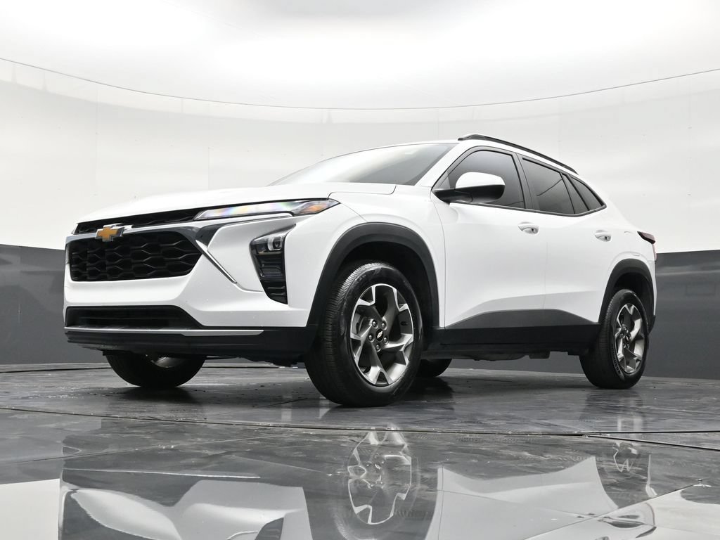Used 2024 Chevrolet Trax LT FWD image 17