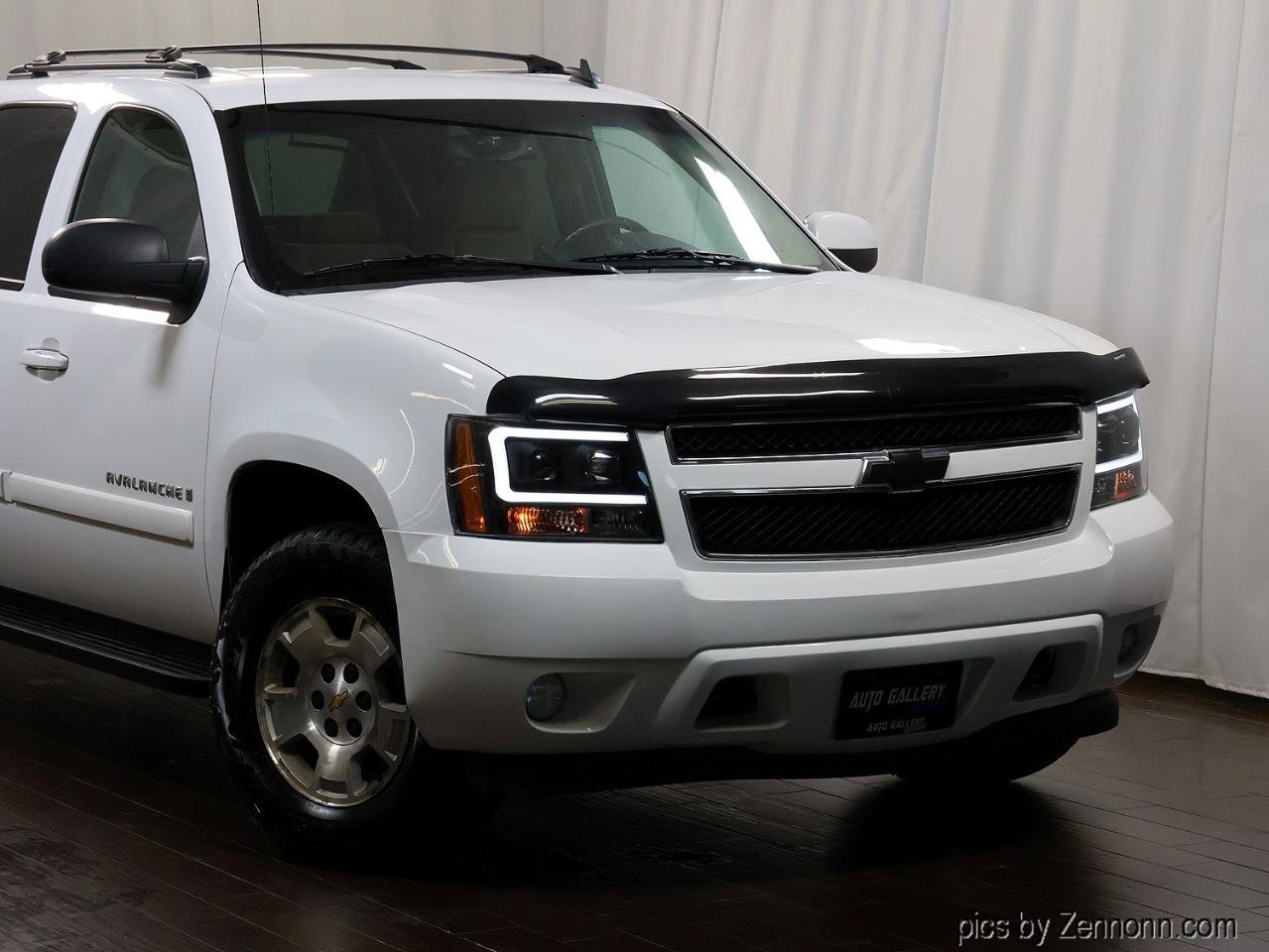 Used 2008 Chevrolet Avalanche LT w/ Convenience Package #1 AWD/4WD image 2