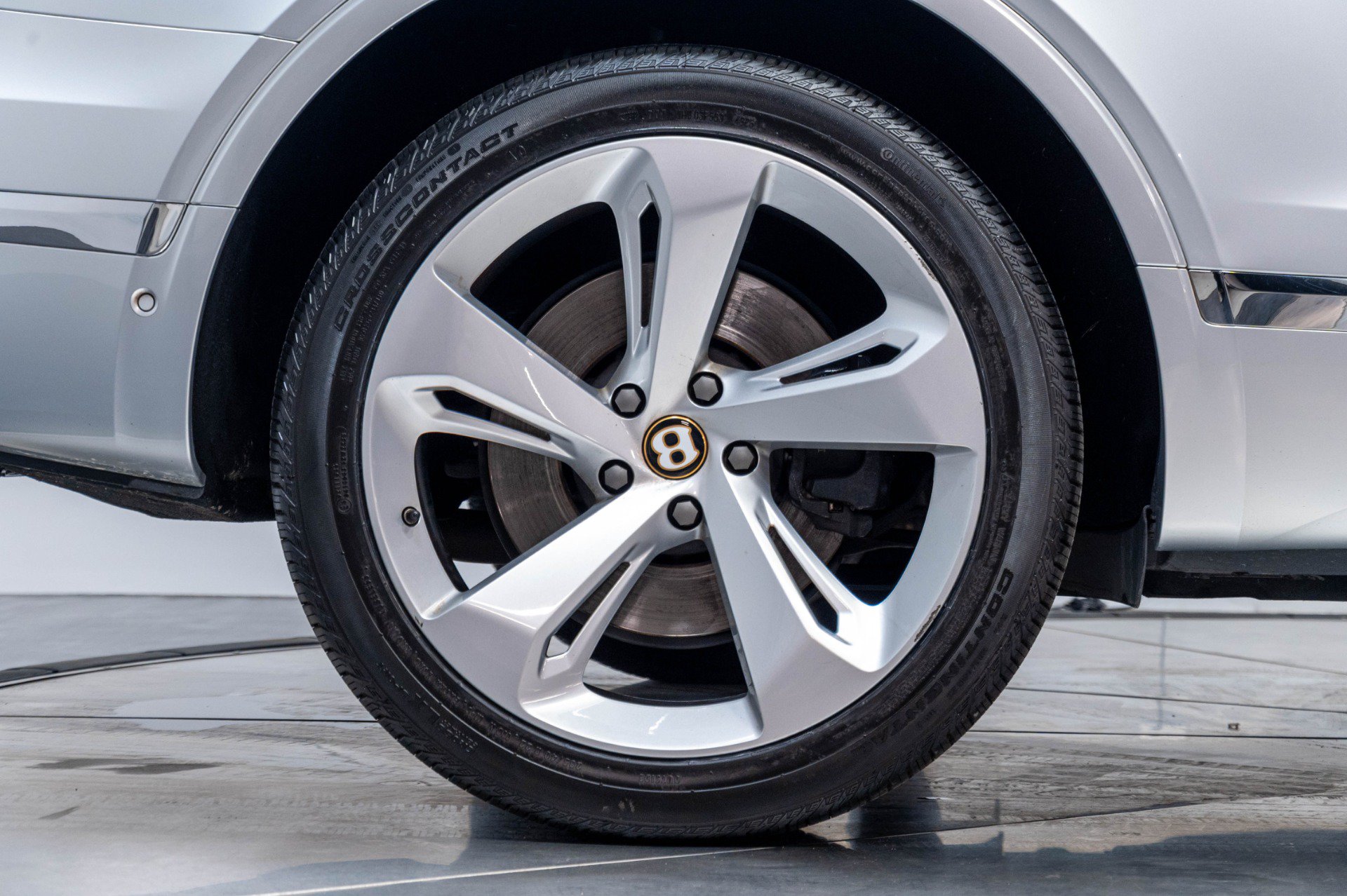Used 2020 Bentley Bentayga AWD/4WD image 26