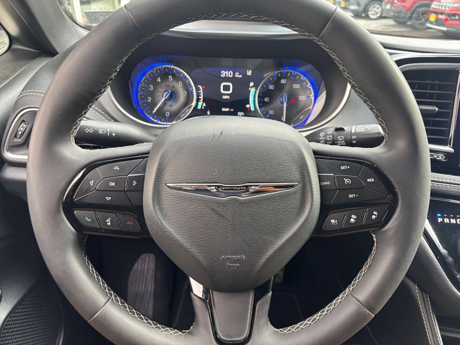 Used 2025 Chrysler Pacifica Limited FWD image 30