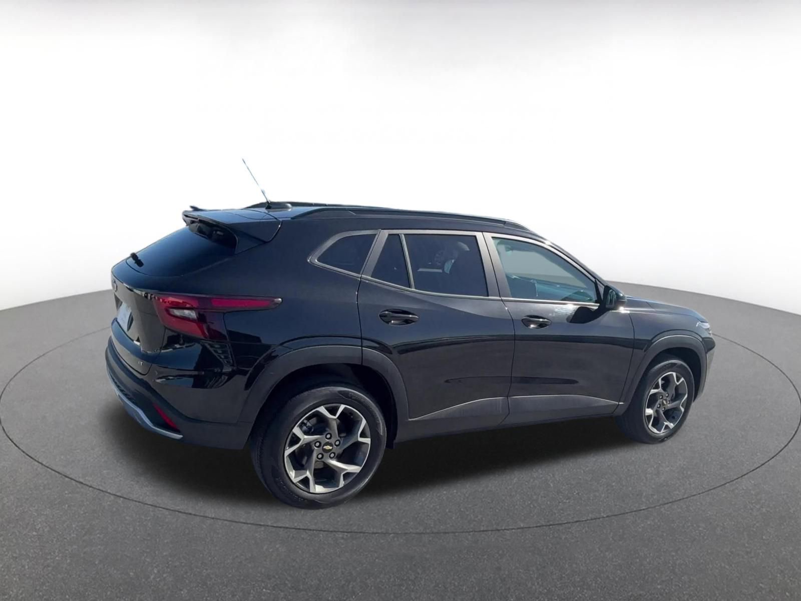 Used 2025 Chevrolet Trax LT image 14