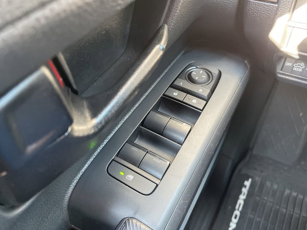 Used 2024 Toyota Tacoma SR5 AWD/4WD image 28