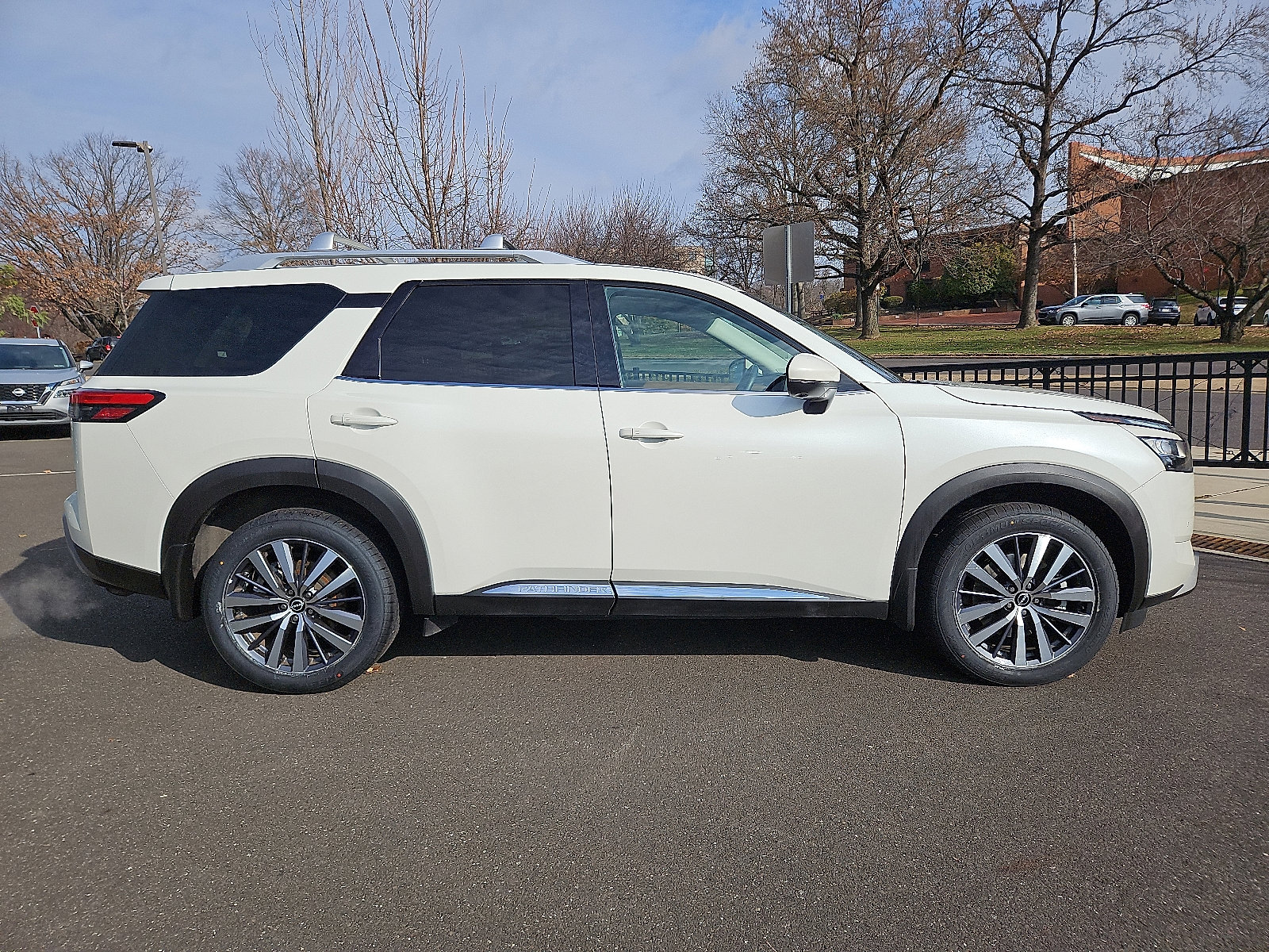 Certified 2022 Nissan Pathfinder Platinum w/ Cargo Package image 7