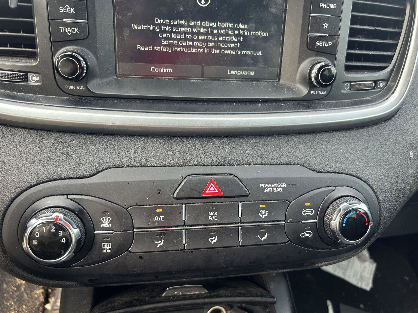 Used 2020 Kia Sorento L image 8