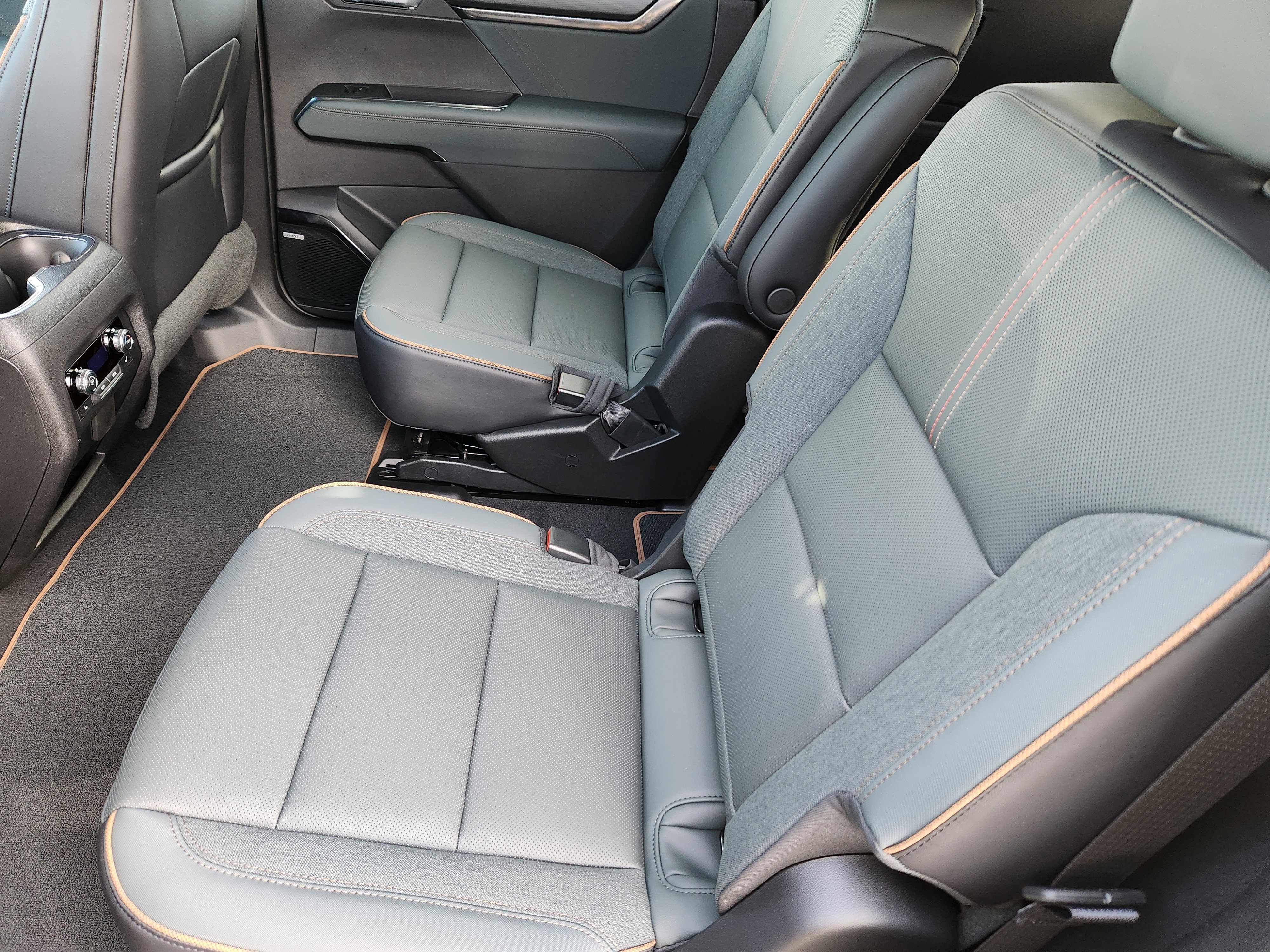 New 2026 GMC Acadia AT4 w/ Luxury Package image 18