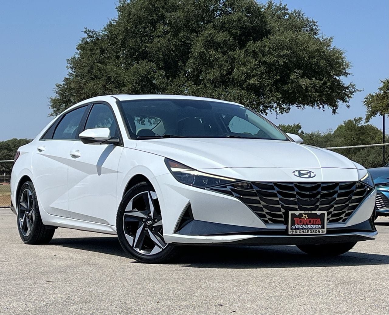 Used 2021 Hyundai Elantra Limited FWD image 2