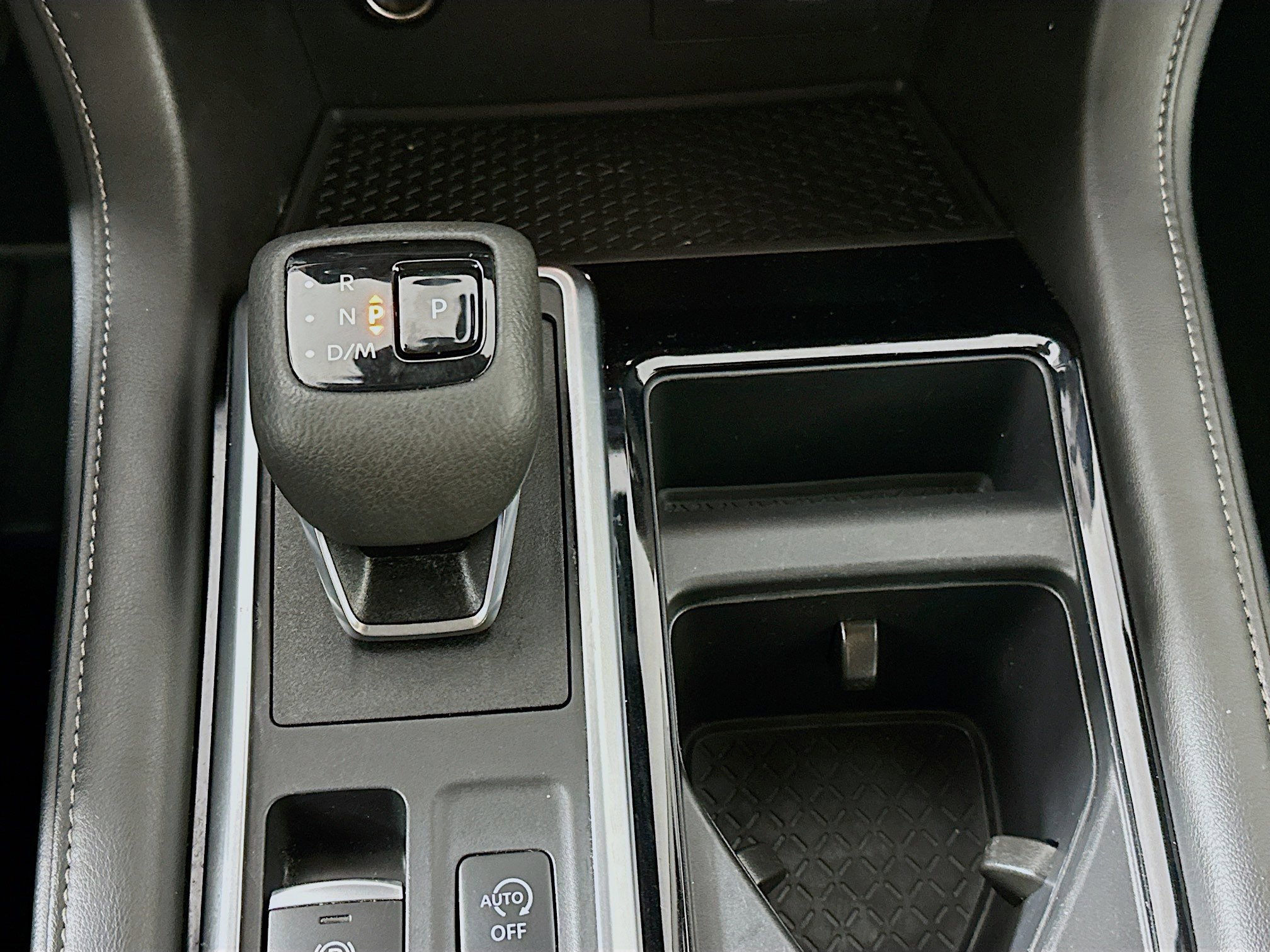 Used 2025 Nissan Pathfinder SV image 24