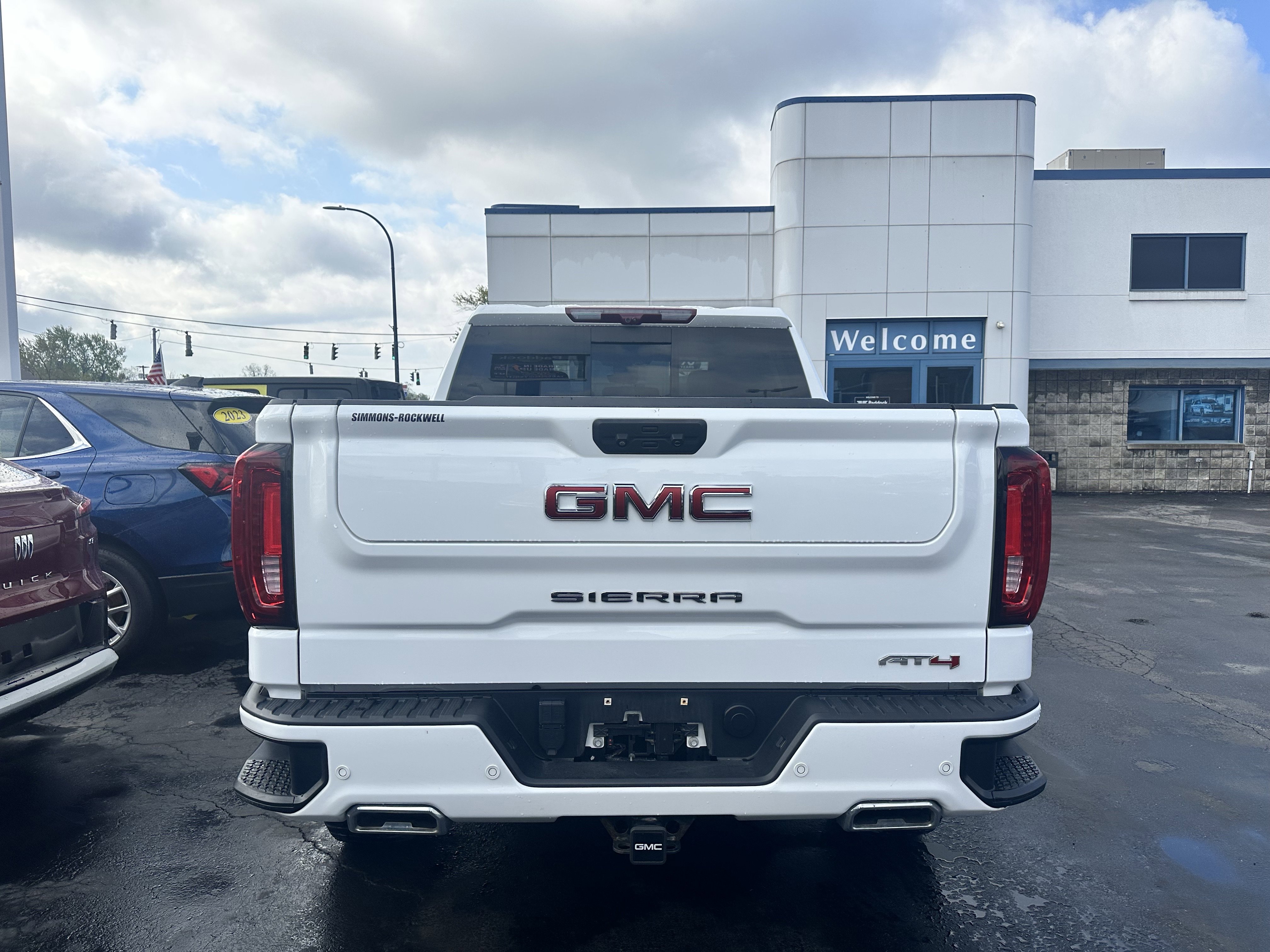 Used 2023 GMC Sierra 1500 AT4 w/ Technology Package AWD/4WD image 8