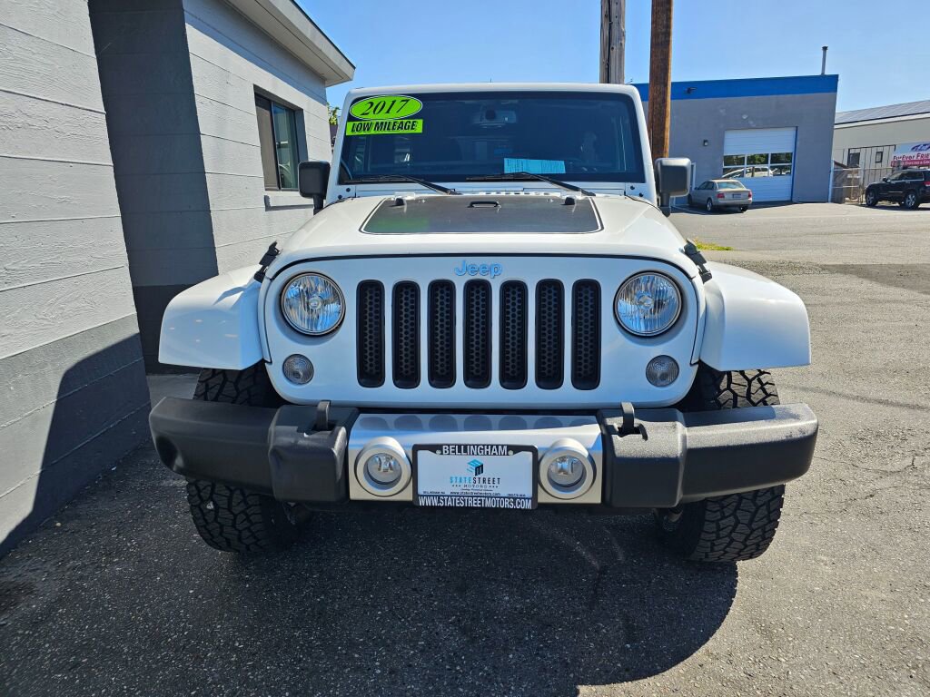 Used 2017 Jeep Wrangler Unlimited Sahara AWD/4WD image 2