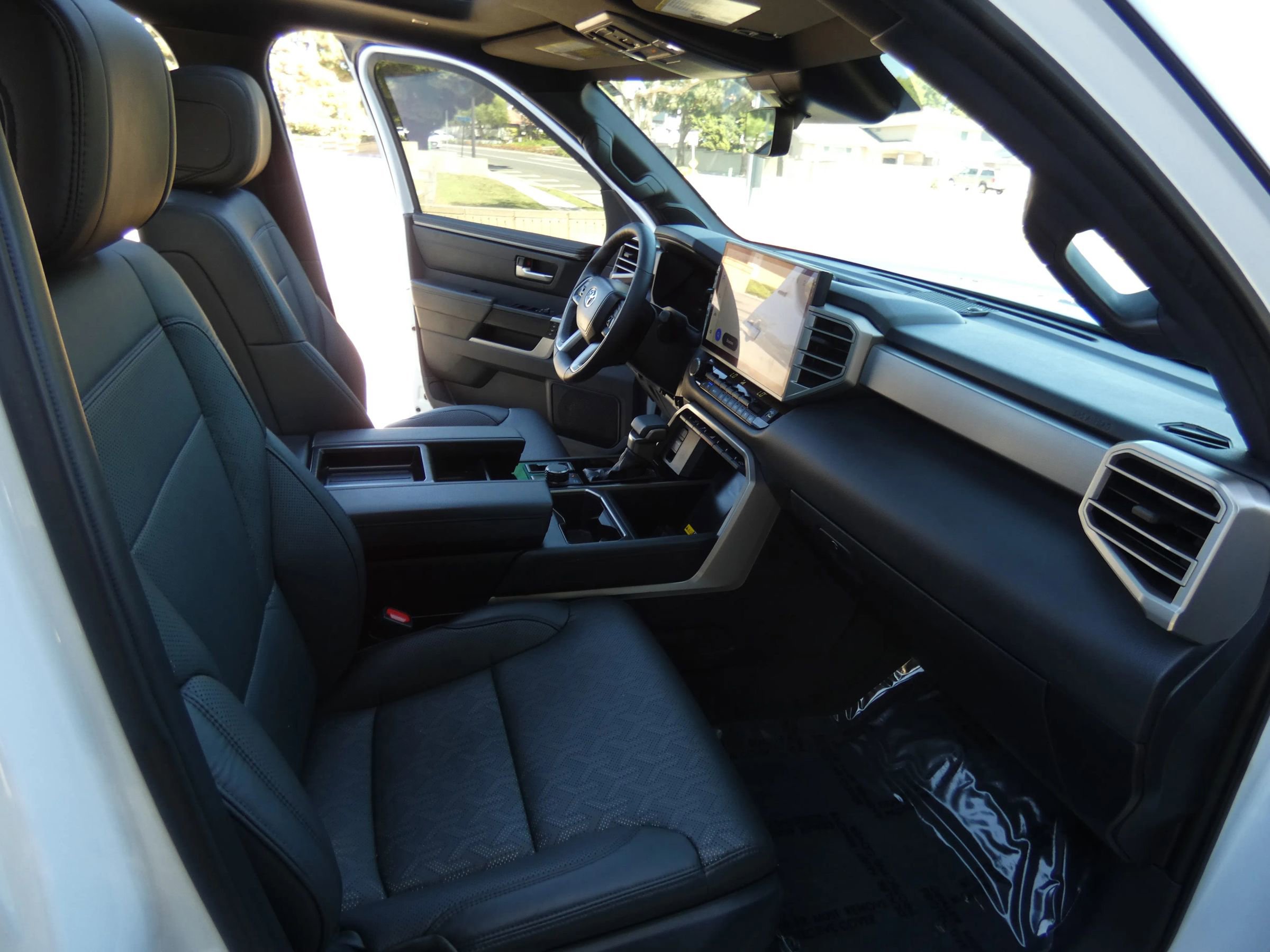 Used 2025 Toyota Tundra Limited image 30