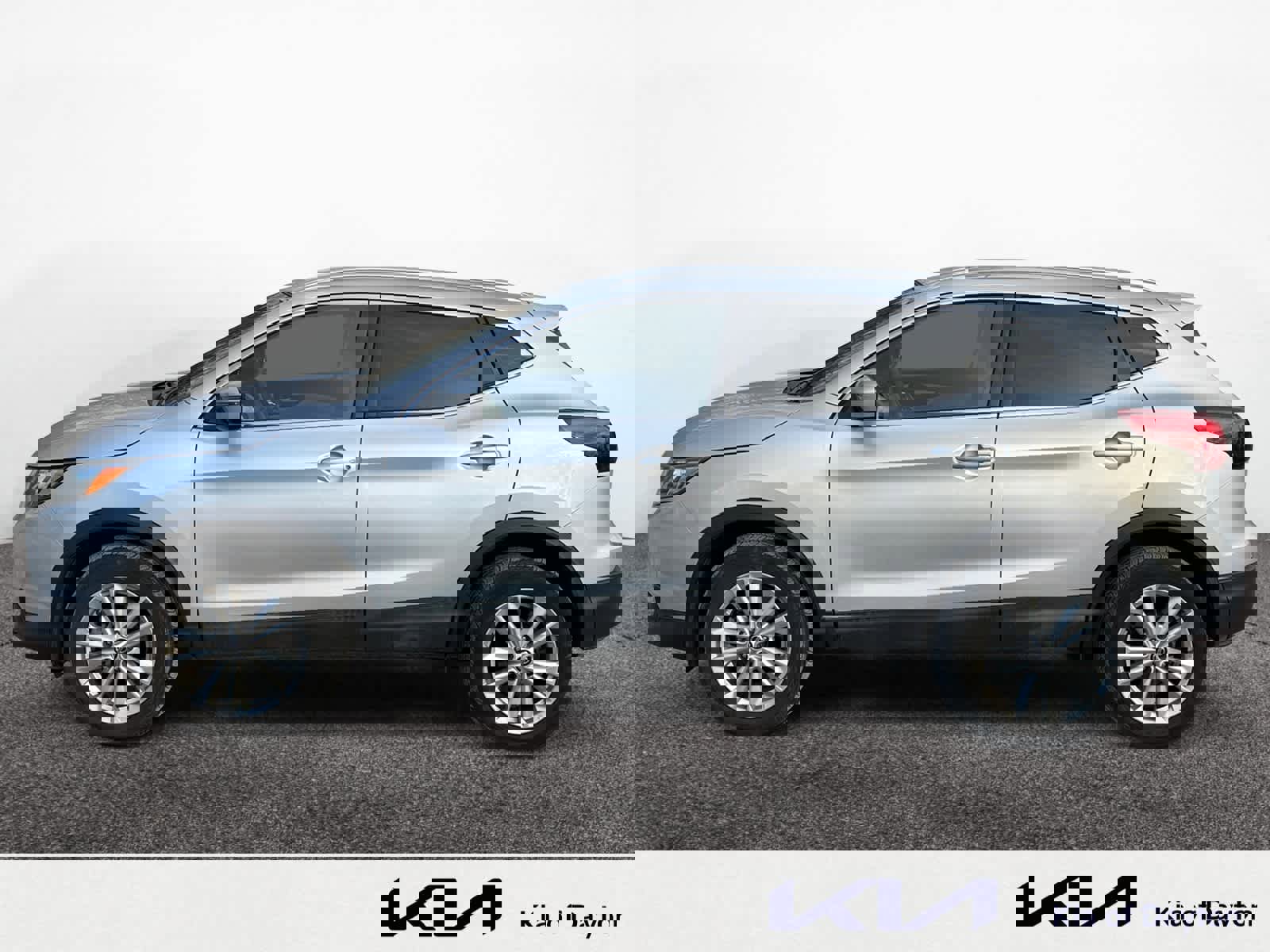 Used 2019 Nissan Rogue Sport SV image 2