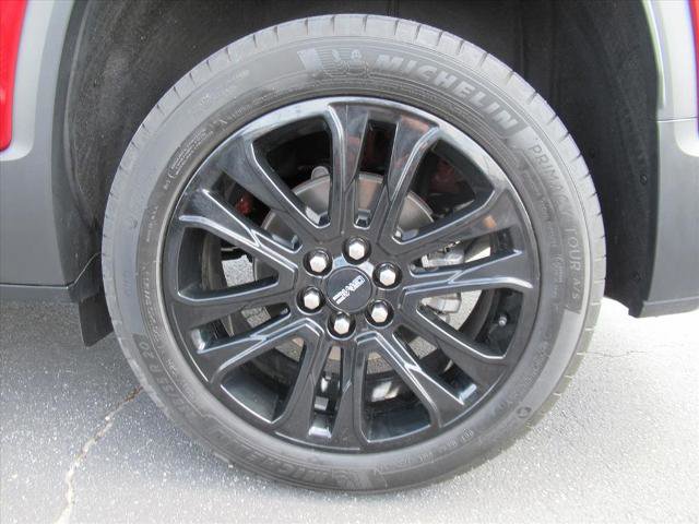 Used 2023 GMC Acadia SLE w/ Driver Convenience Package FWD image 8