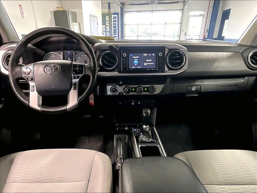 Used 2018 Toyota Tacoma SR5 AWD/4WD image 21