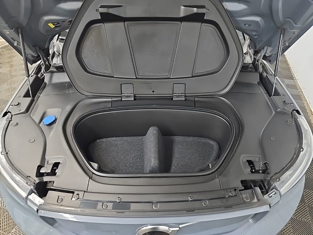 Used 2022 Volvo XC40 P8 Recharge Plus image 13