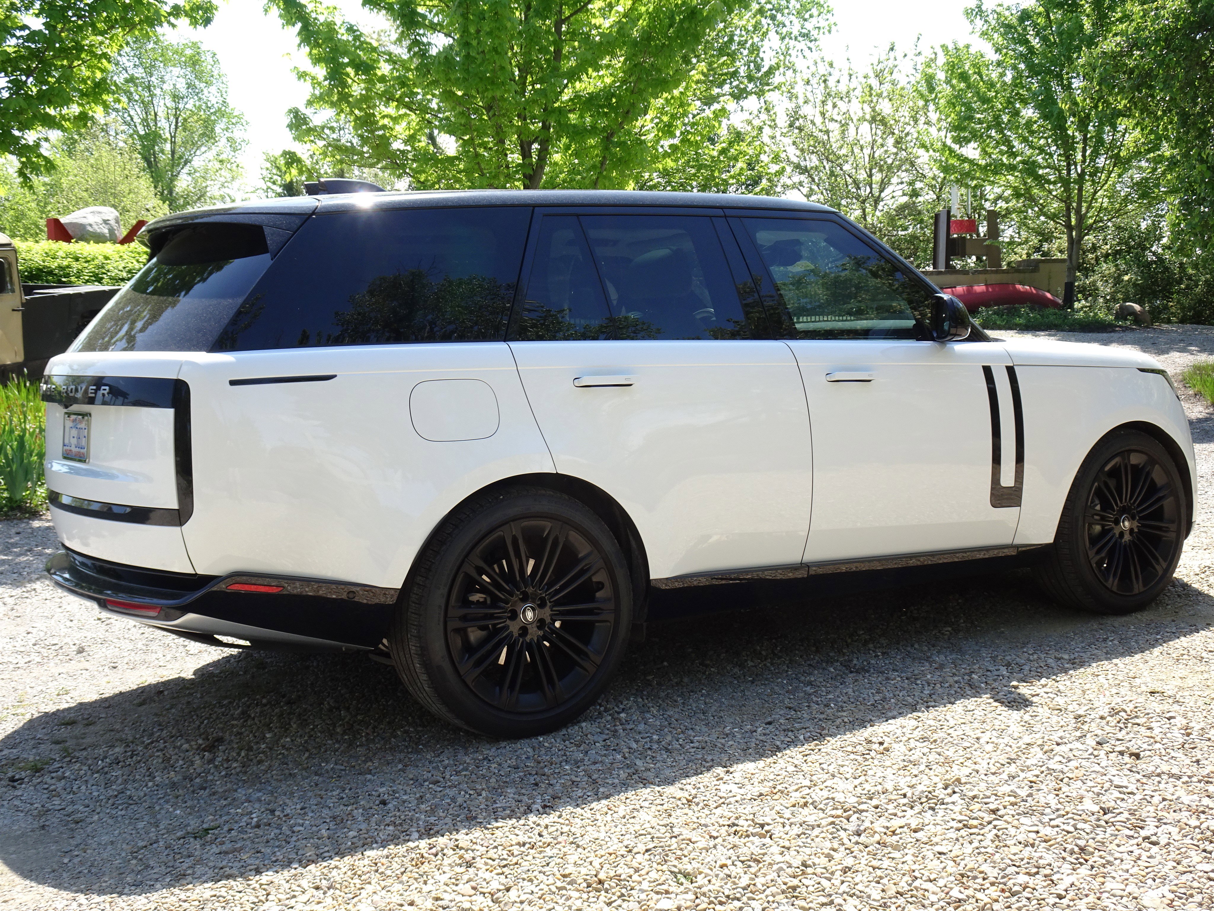 Certified 2025 Land Rover Range Rover SE AWD/4WD image 8