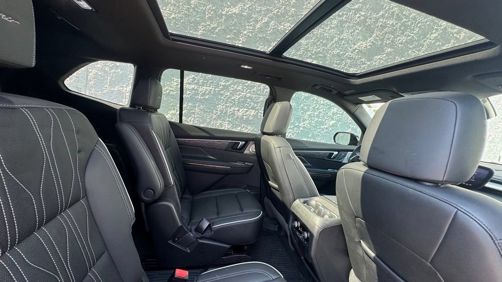 Used 2025 Buick Enclave Avenir w/ LPO, Floor Liner Package FWD image 11