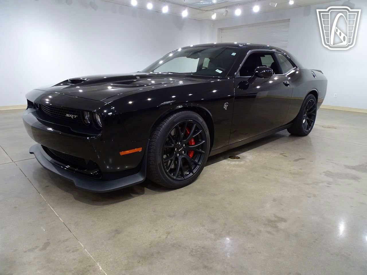 Used 2015 Dodge Challenger SRT Hellcat RWD image 2
