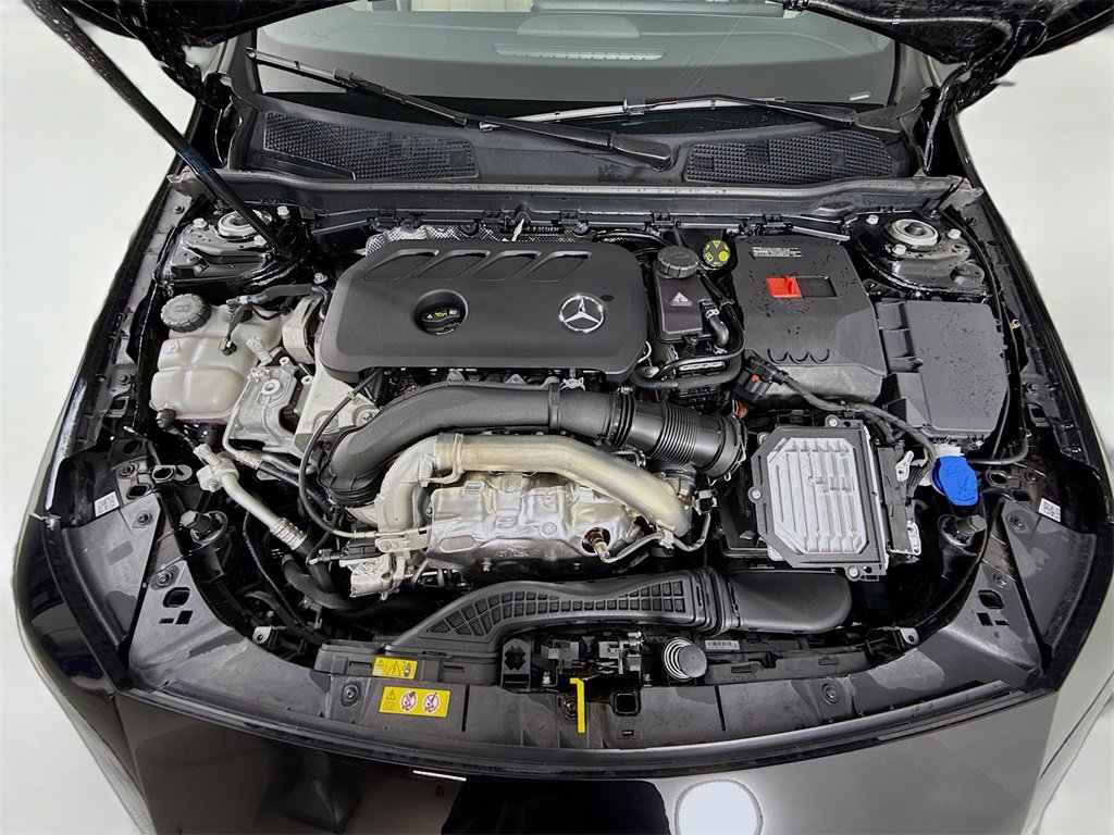 Used 2025 Mercedes-Benz CLA 250 4MATIC image 31