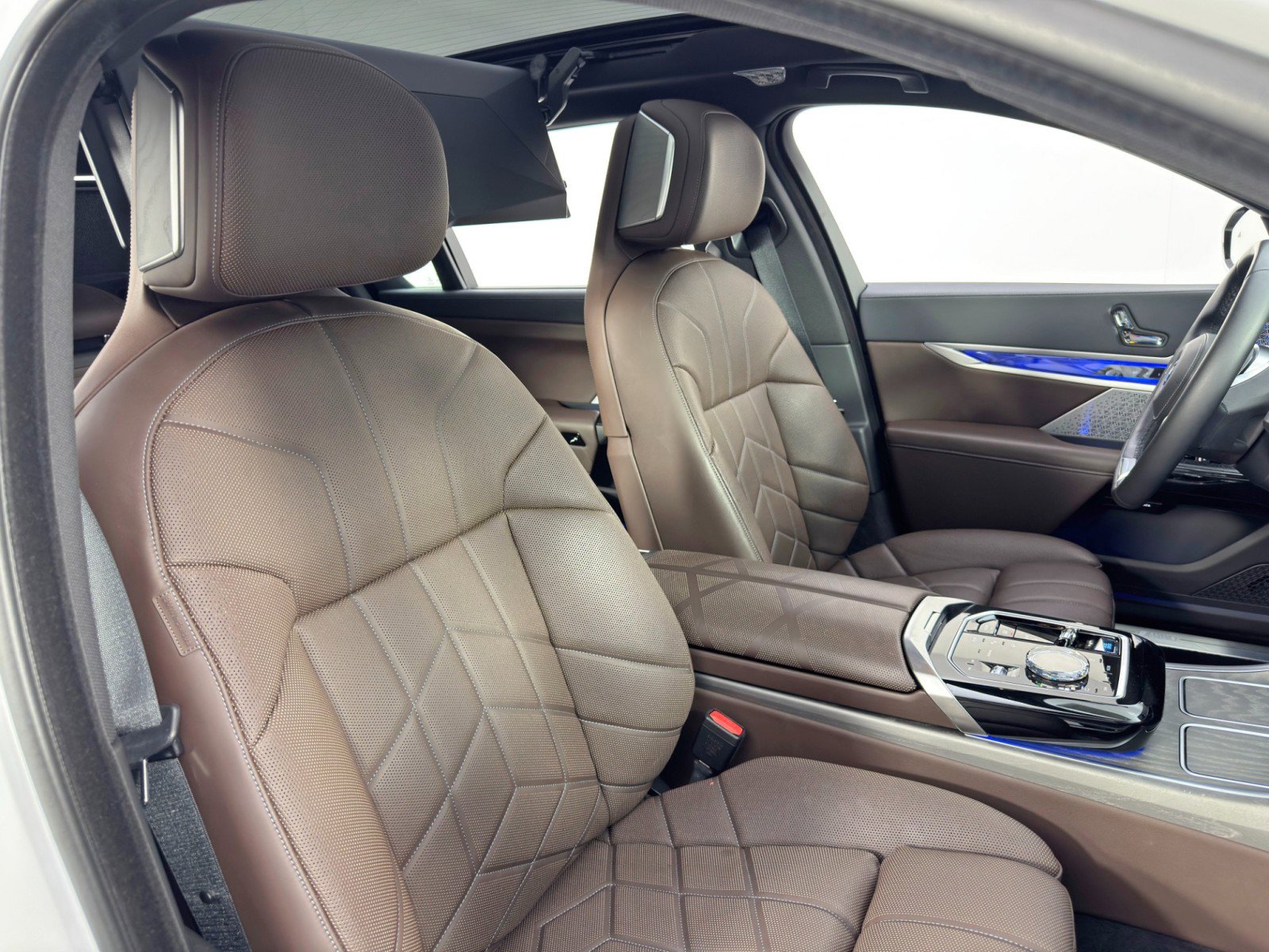 Used 2023 BMW i7 xDrive60 image 45