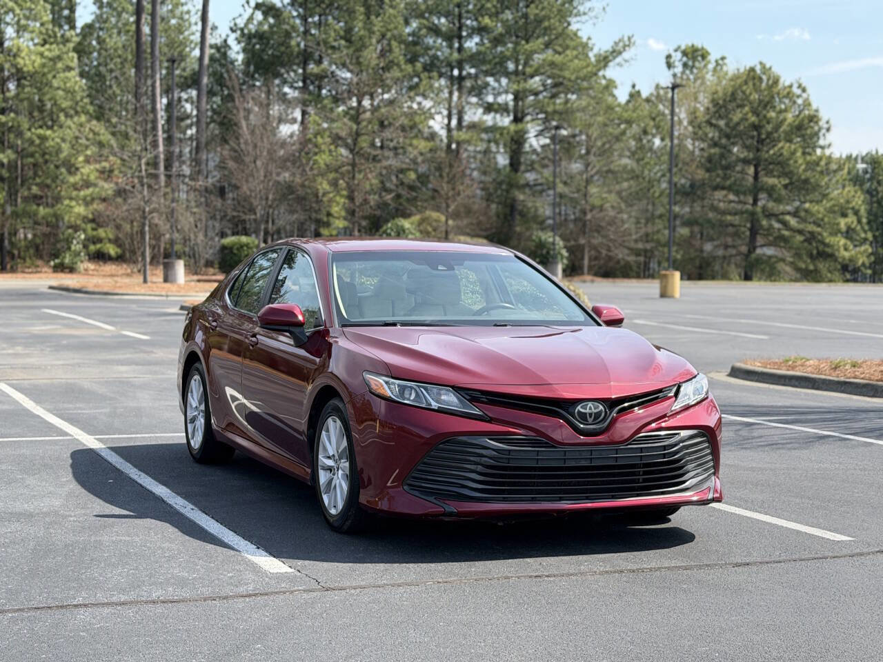 Used 2018 Toyota Camry LE image 3