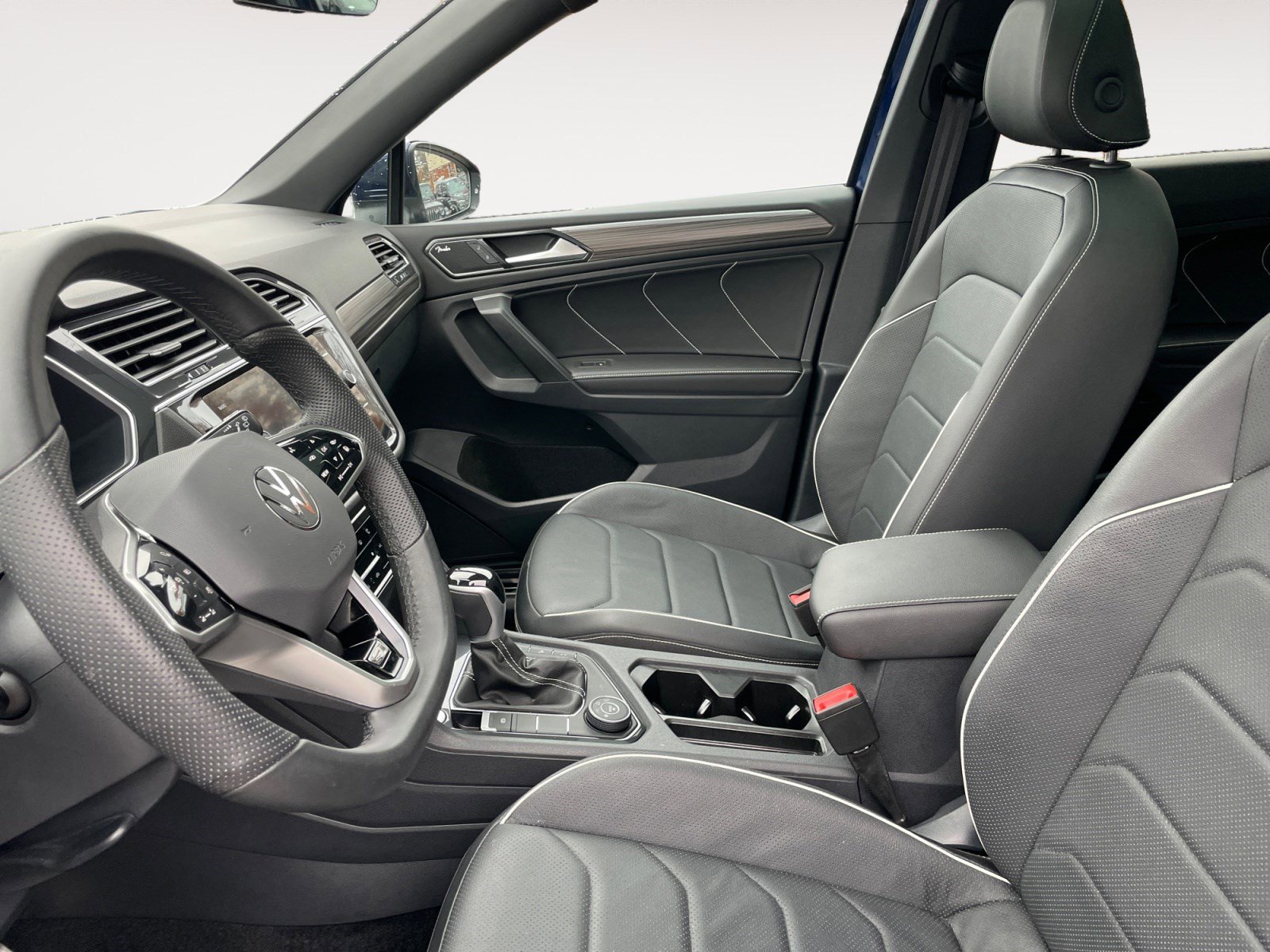 Used 2024 Volkswagen Tiguan SEL R-Line image 21