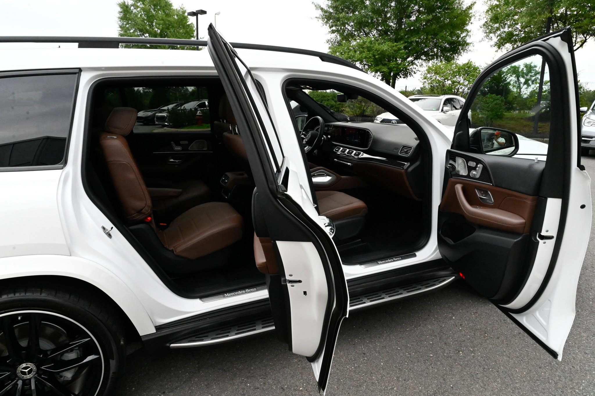 Used 2025 Mercedes-Benz GLS 580 4MATIC image 54