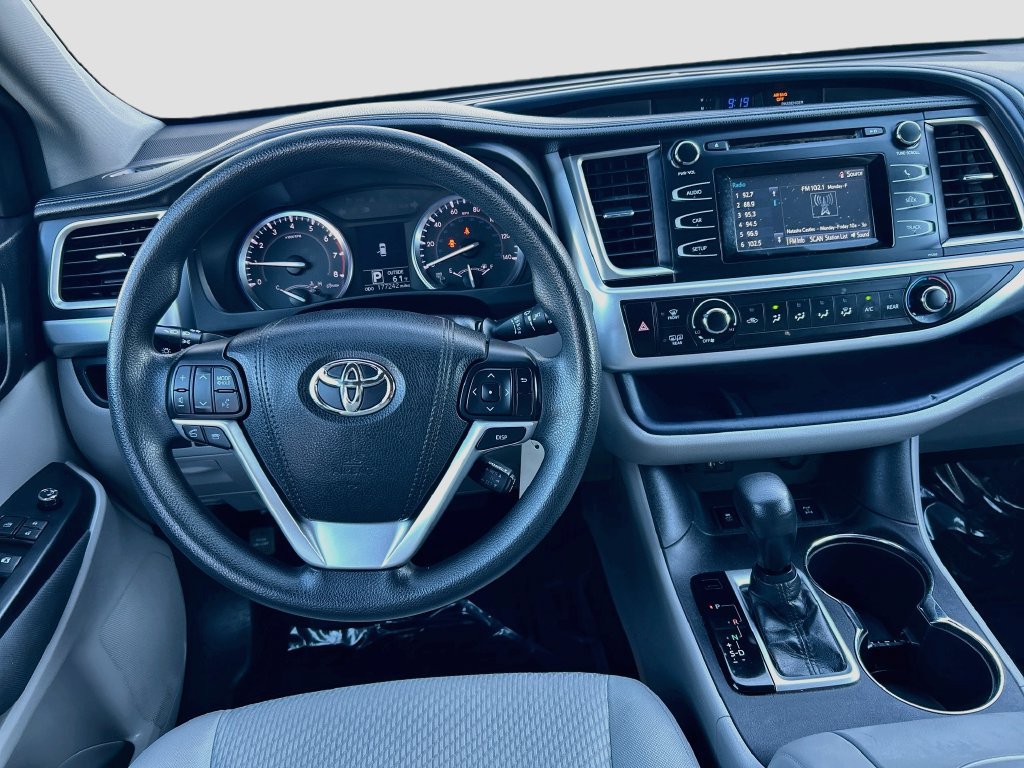 Used 2016 Toyota Highlander LE AWD/4WD image 20