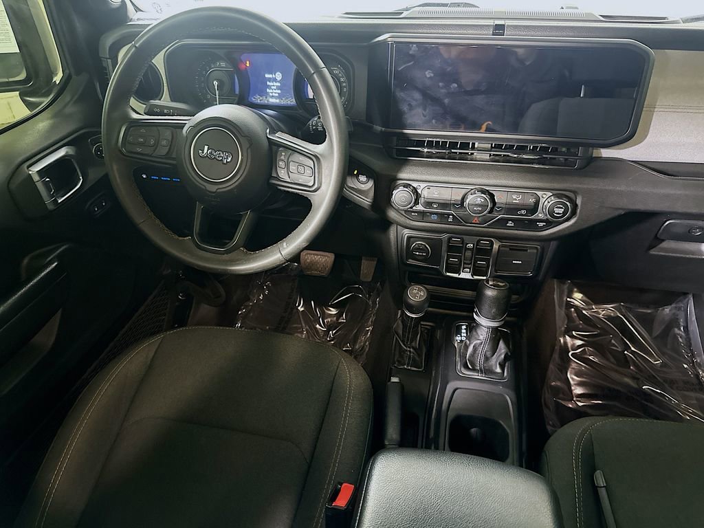 Used 2024 Jeep Wrangler Unlimited image 17
