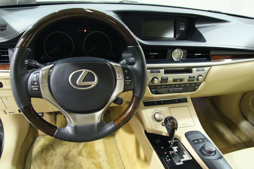 Used 2014 Lexus ES 350 w/ Premium Package FWD image 18