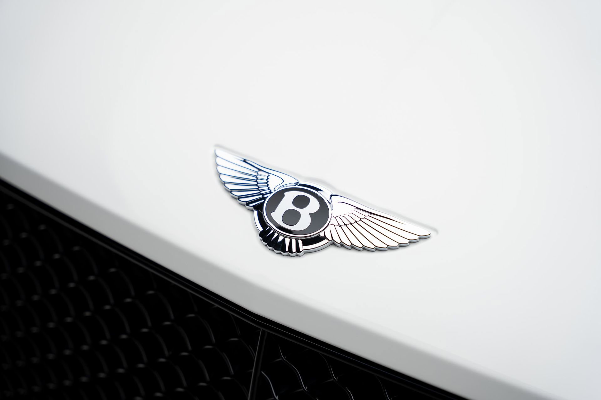 Used 2021 Bentley Bentayga Plug-In Hybrid image 13