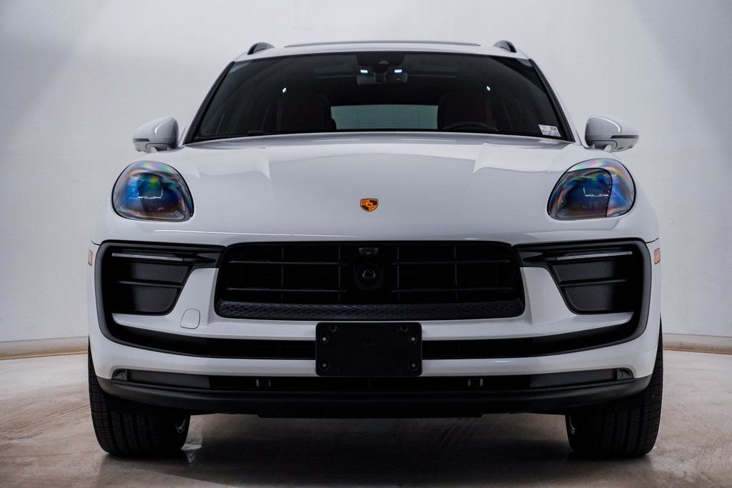 Certified 2025 Porsche Macan image 6