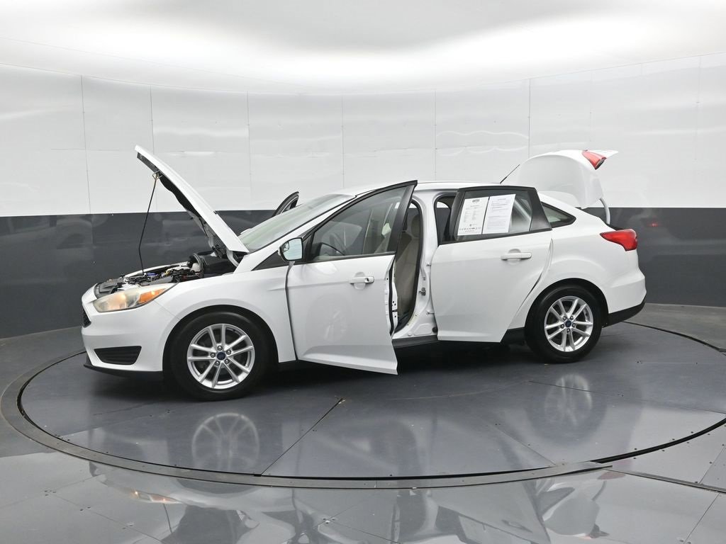Used 2015 Ford Focus SE image 48