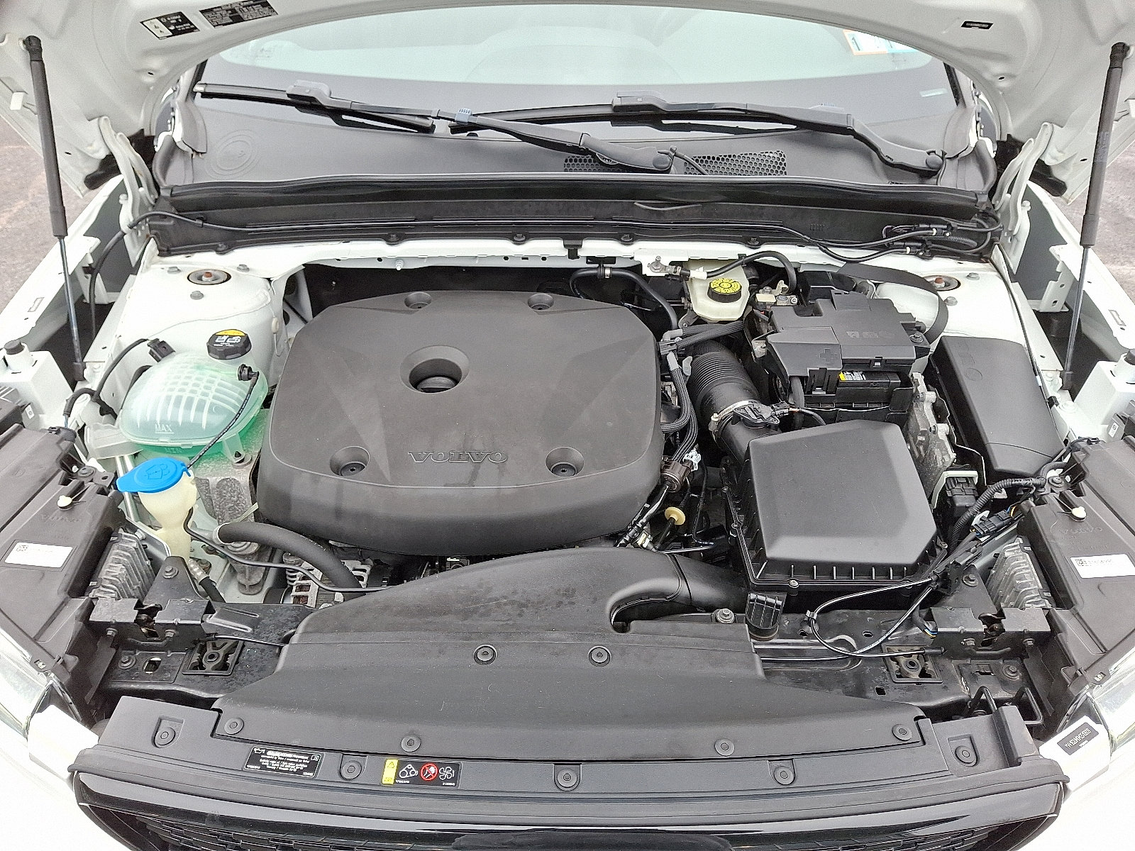 Used 2021 Volvo XC40 T5 R-Design w/ Climate Package image 27