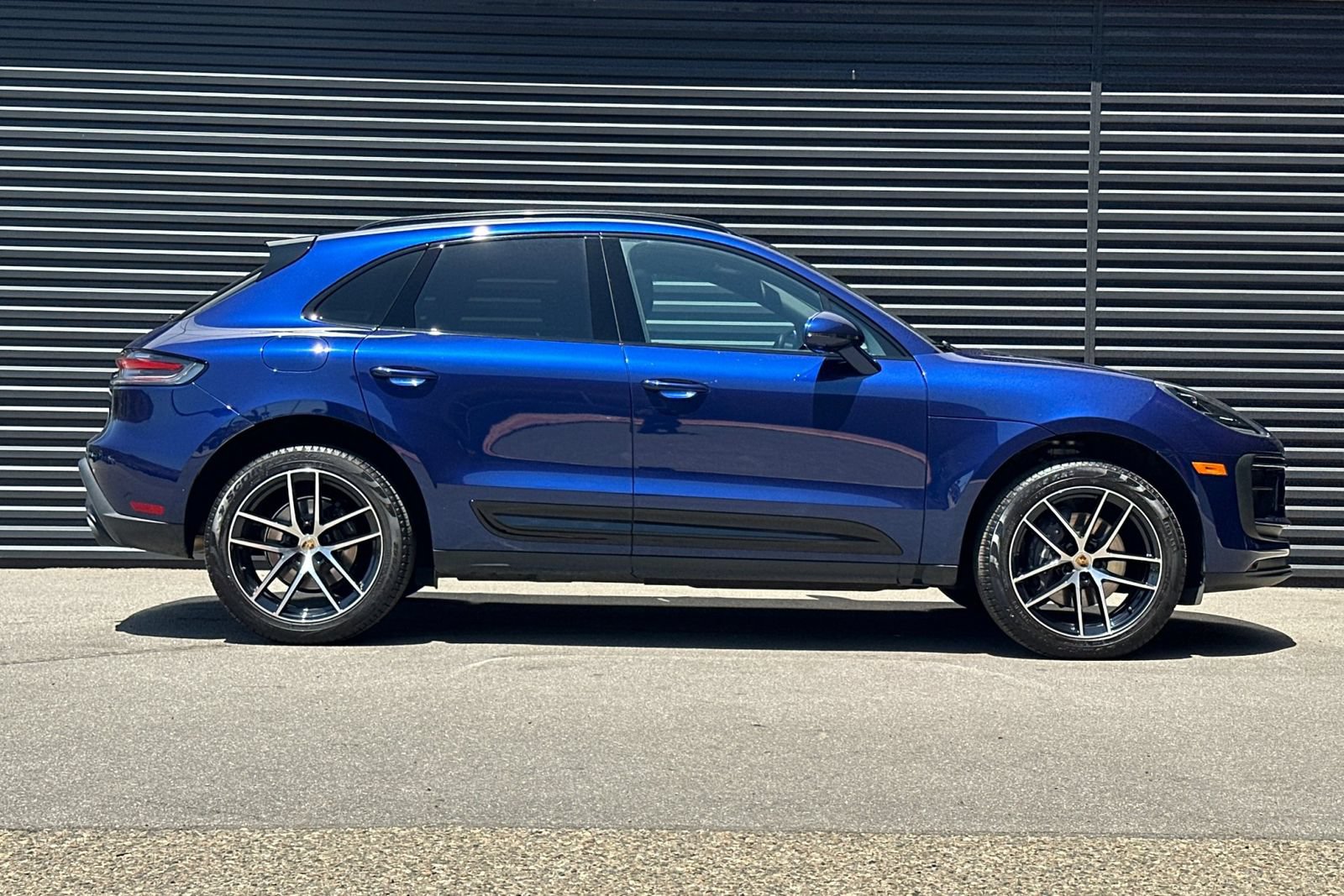 Used 2024 Porsche Macan AWD/4WD image 9