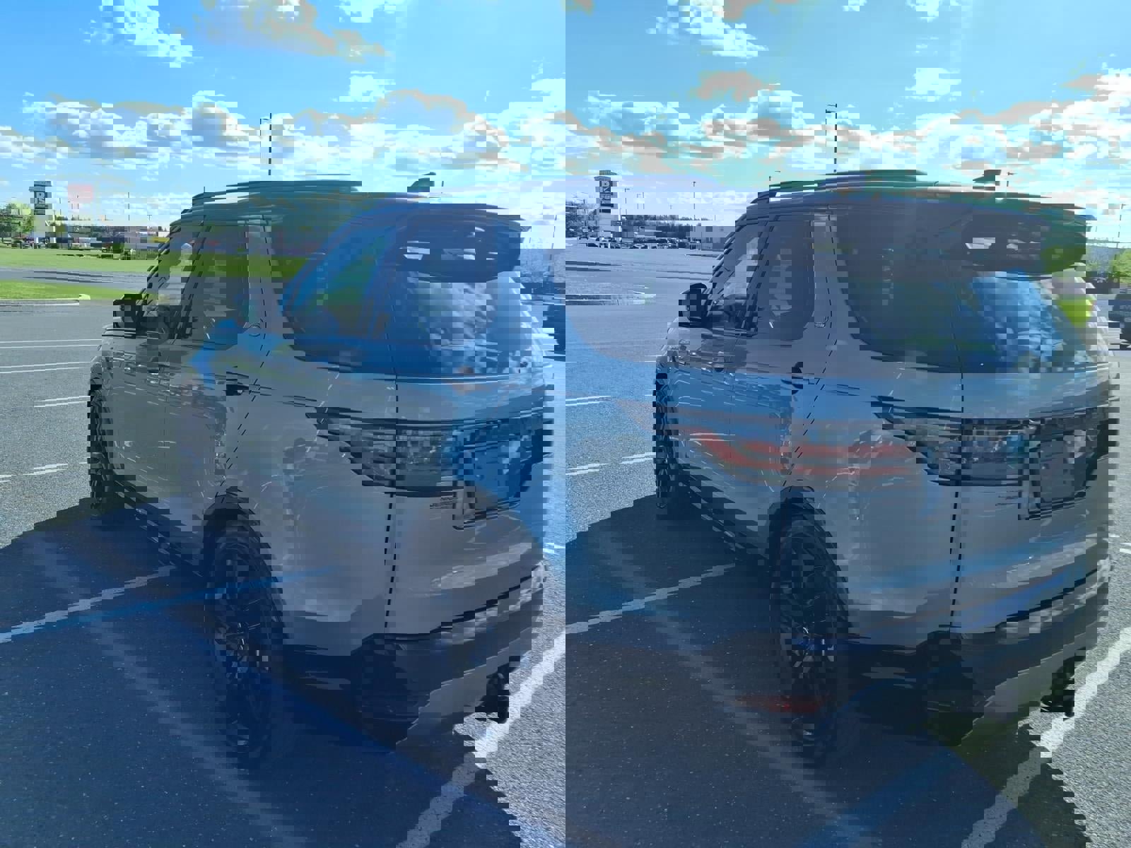 Used 2023 Land Rover Discovery HSE R-Dynamic AWD/4WD image 6