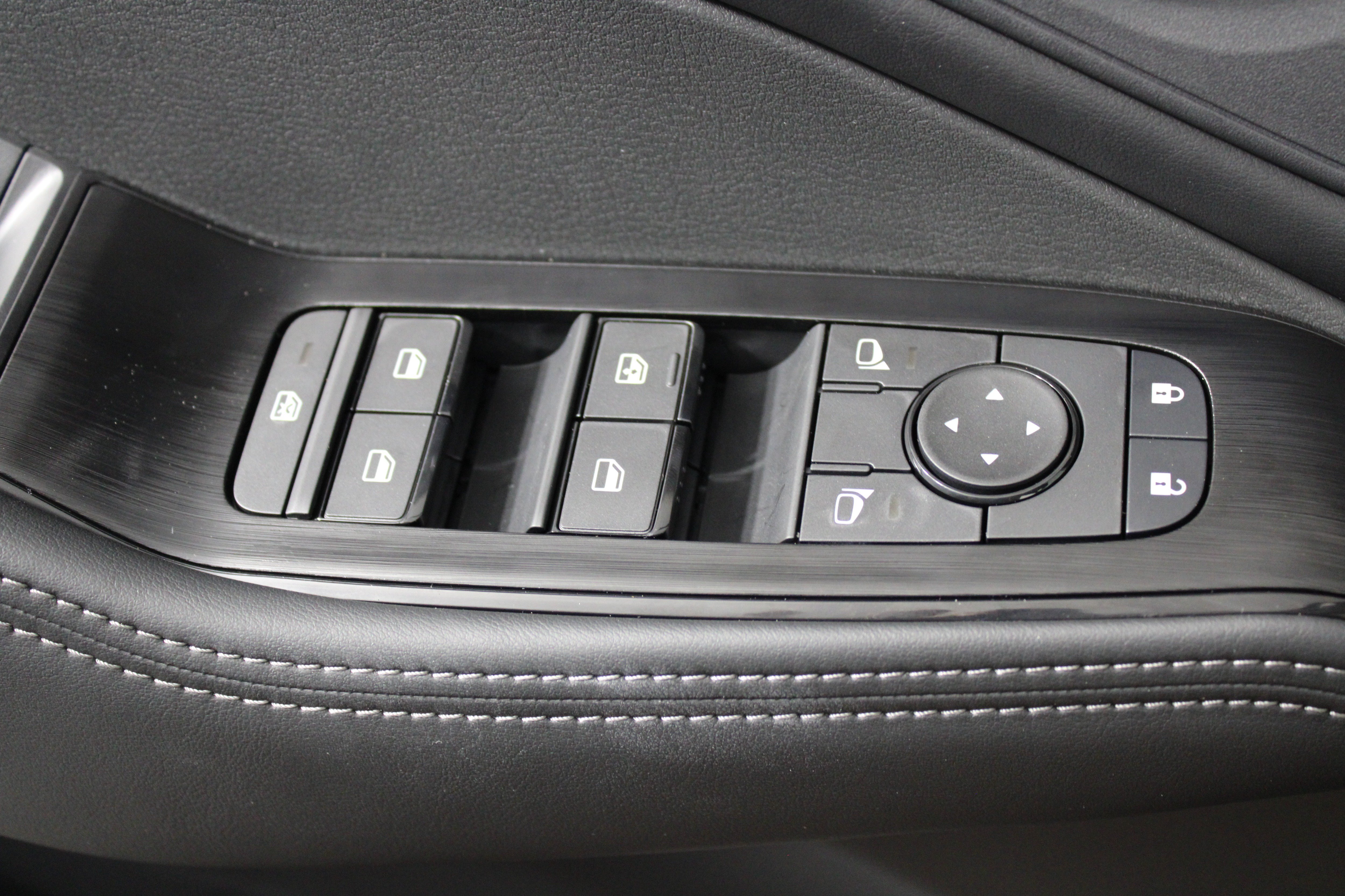 New 2026 Nissan Rogue Dark Armor FWD image 10