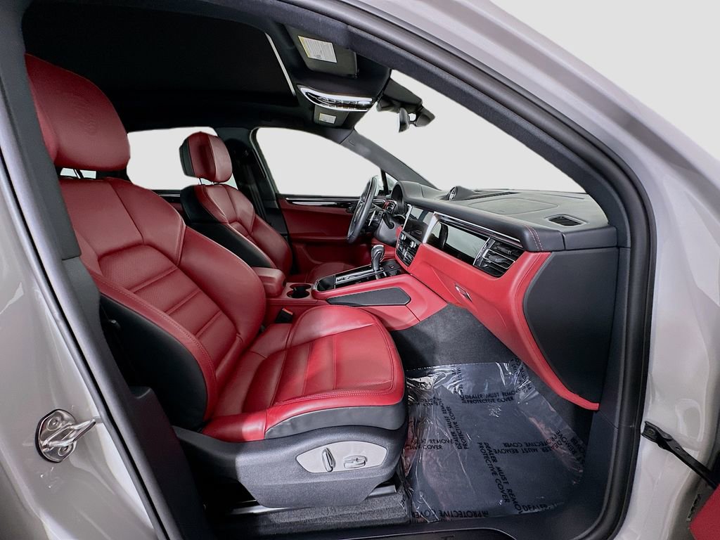 Certified 2023 Porsche Macan Turbo AWD/4WD image 31