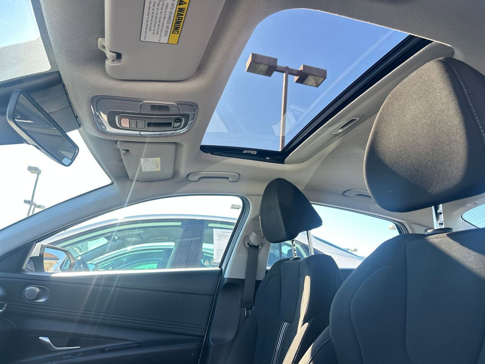 Used 2025 Hyundai Elantra SEL image 31