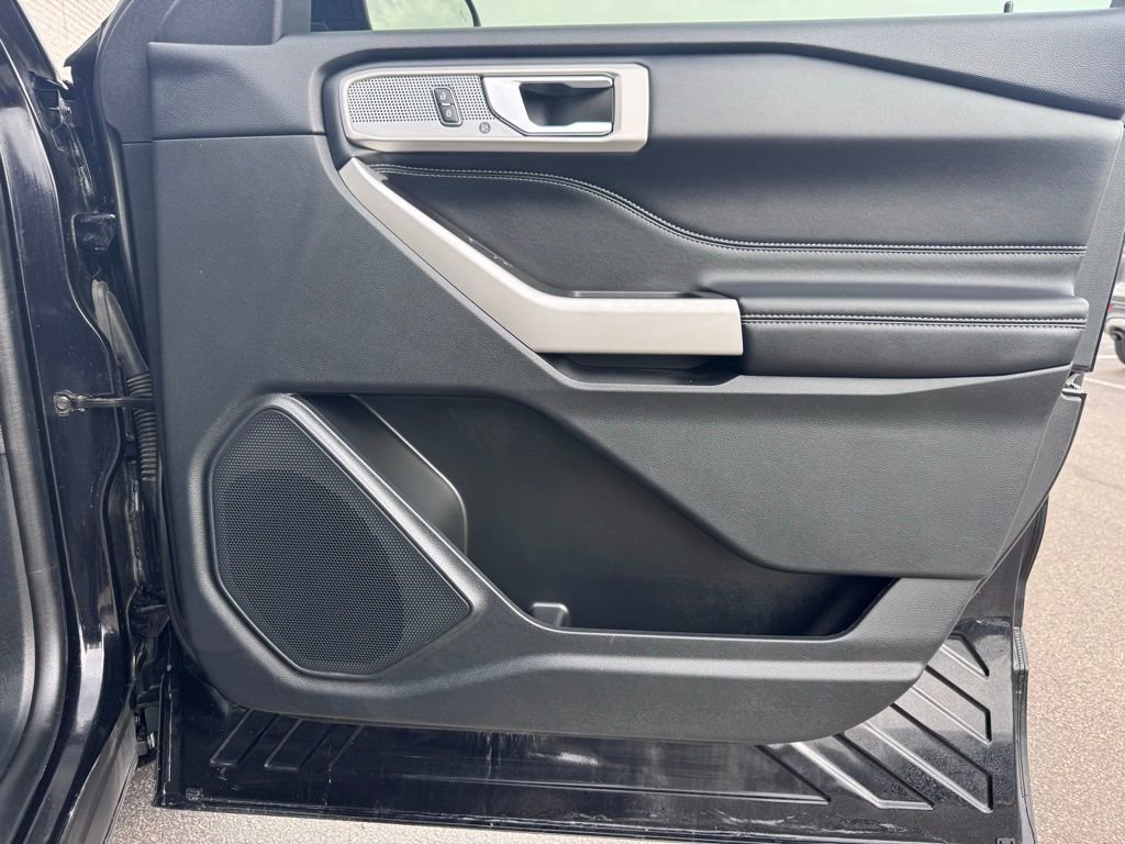 Certified 2022 Ford Explorer Limited w/ Equipment Group 301A image 25