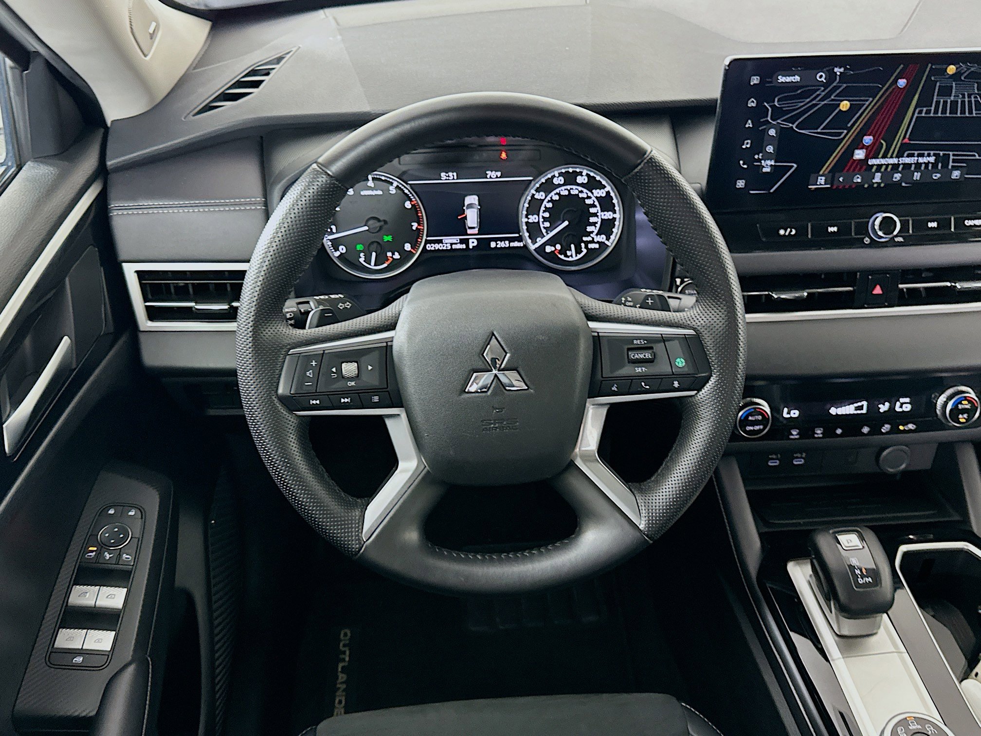 Used 2025 Mitsubishi Outlander SE FWD image 18