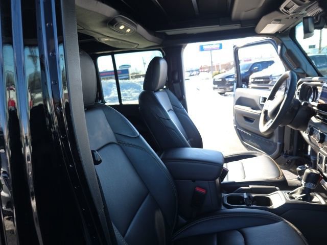 Used 2025 Jeep Wrangler Unlimited Sahara w/ Safety Group image 40