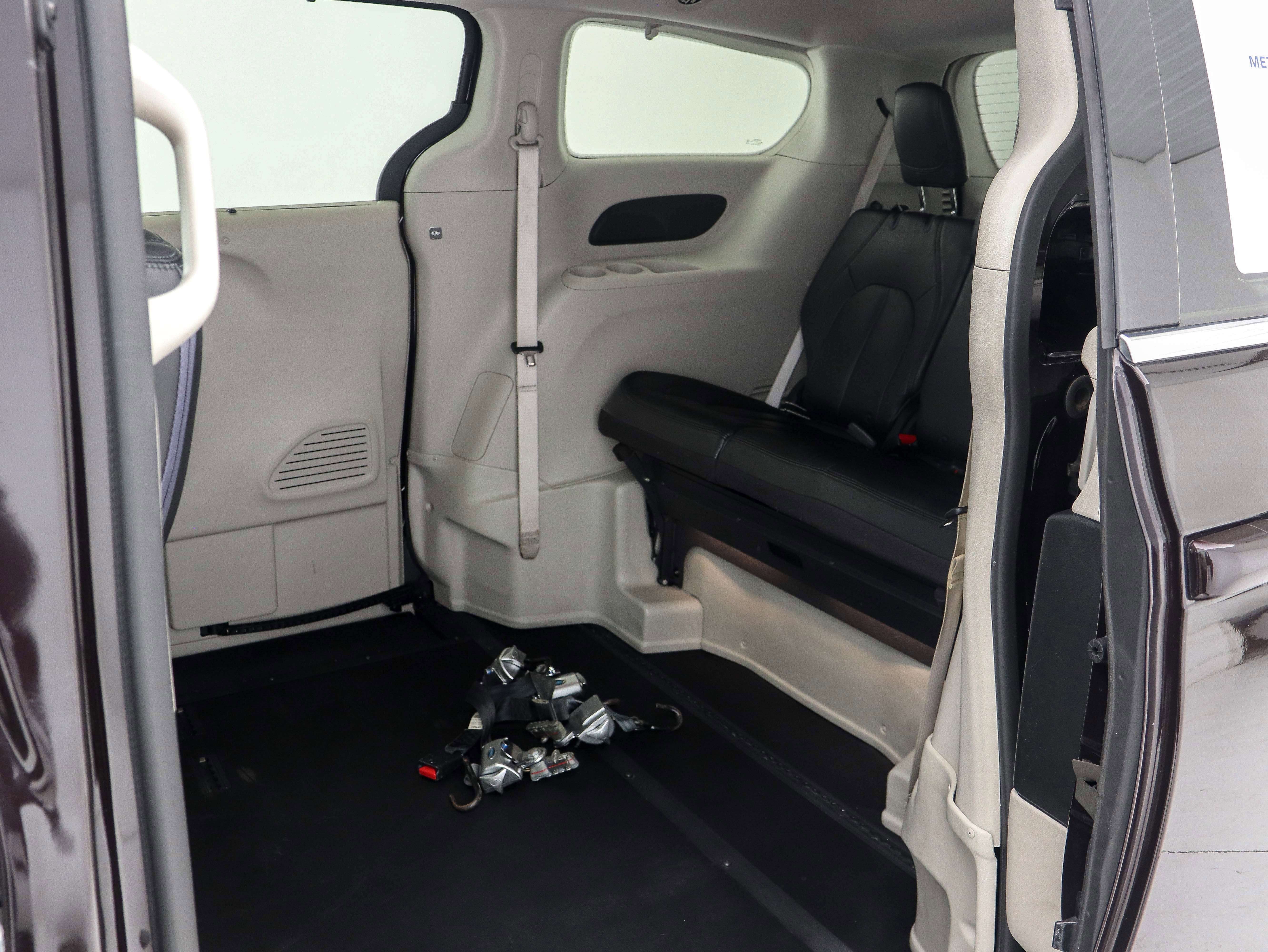 Used 2018 Chrysler Pacifica Touring Plus image 20