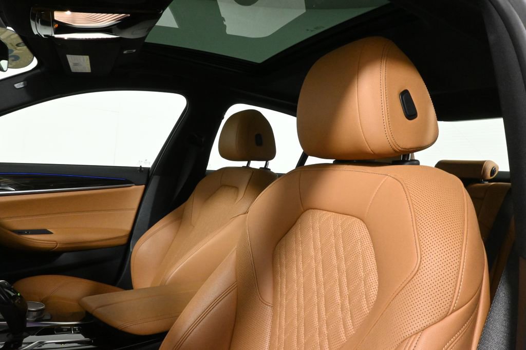 Certified 2022 BMW 530i xDrive w/ Convenience Package image 15